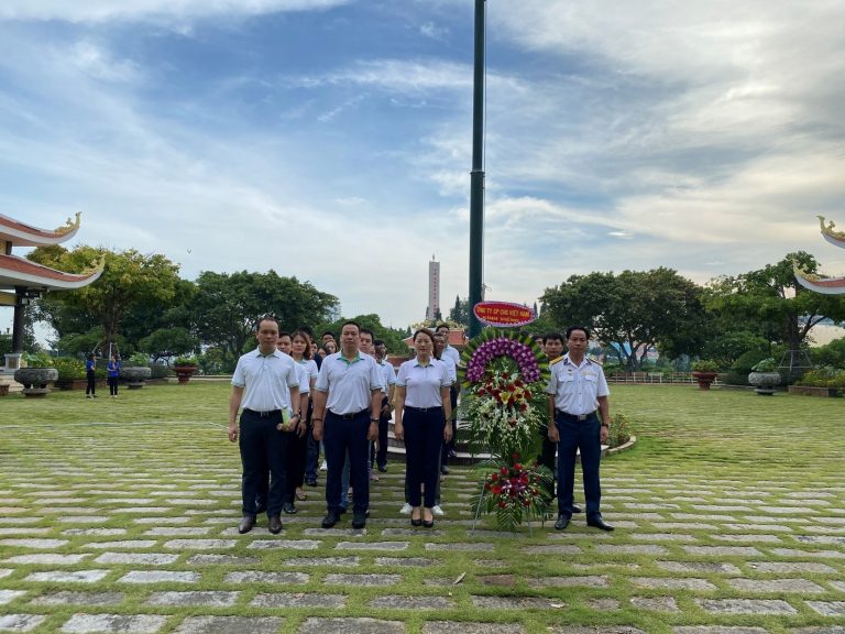 Công ty Cổ phần CNG Việt Nam dâng hương tại Đền thờ Liệt sĩ TP Vũng Tàu nhân kỷ niệm ngày Thương binh liệt sĩ (27/7)