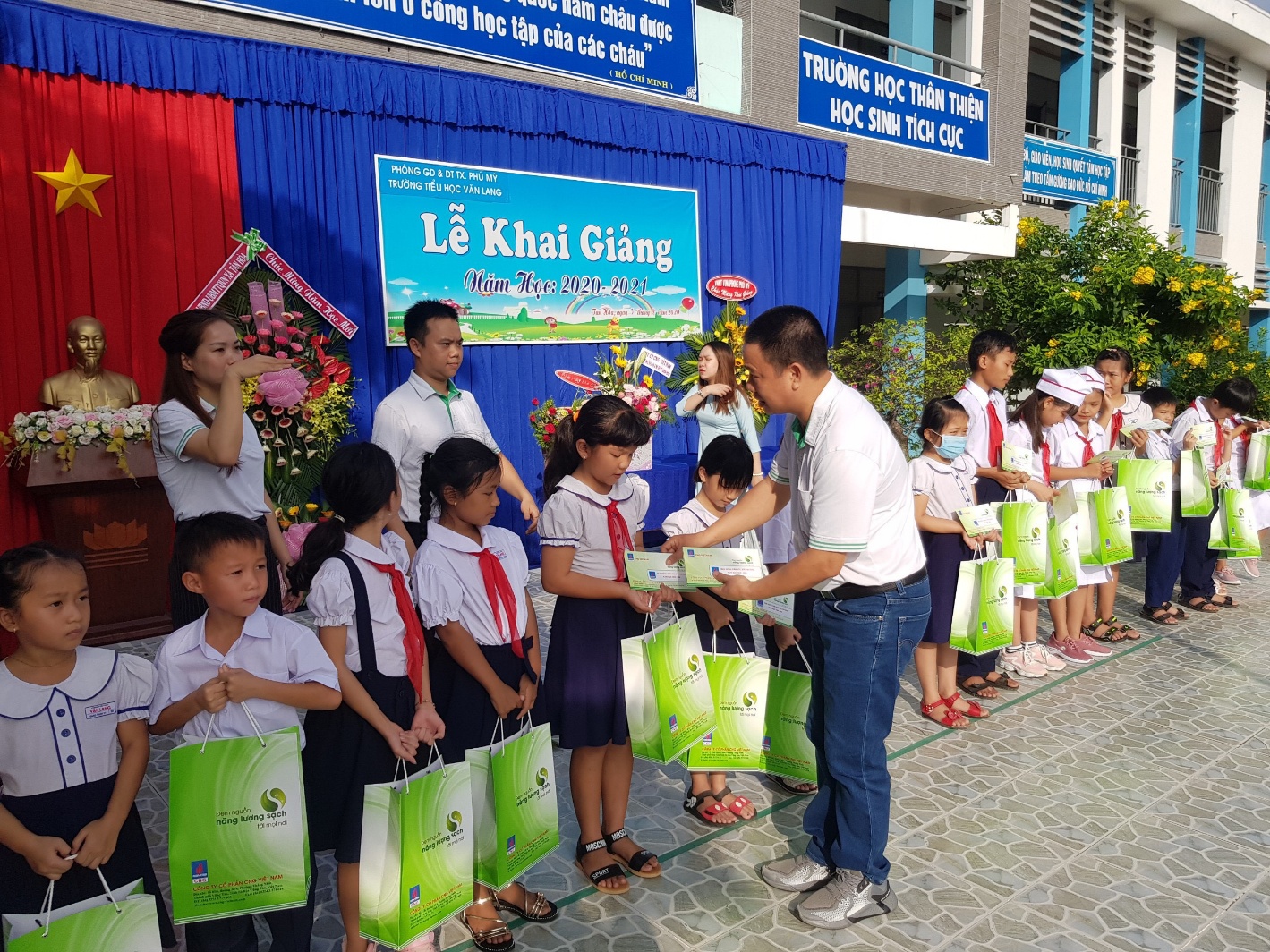 Công ty Cổ phần CNG Việt Nam với hoạt động Tiếp sức đến trường năm học 2020 – 2021
