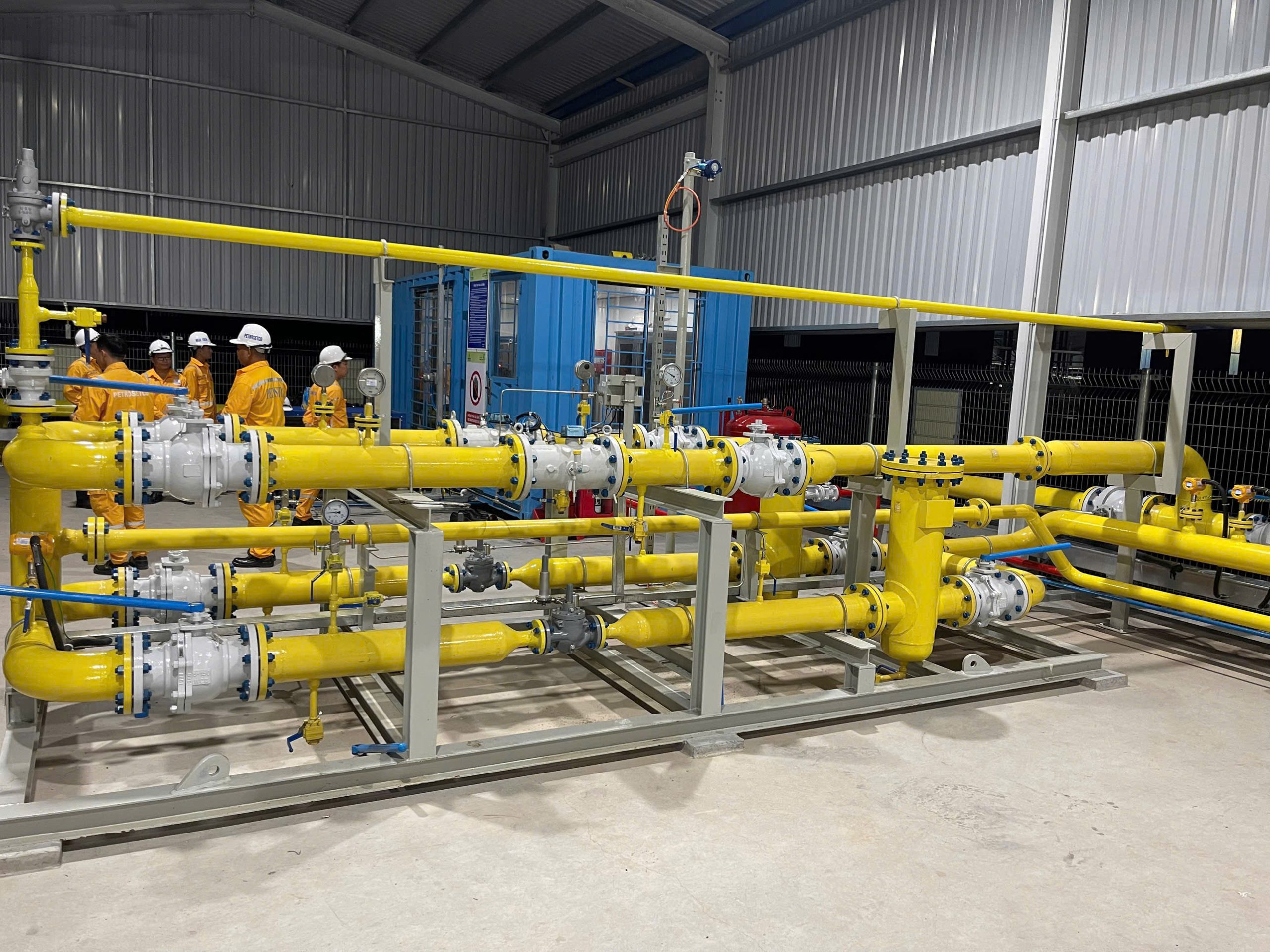 Hệ thống đường ống dẫn khí tại trạm LNG Cát Tường 