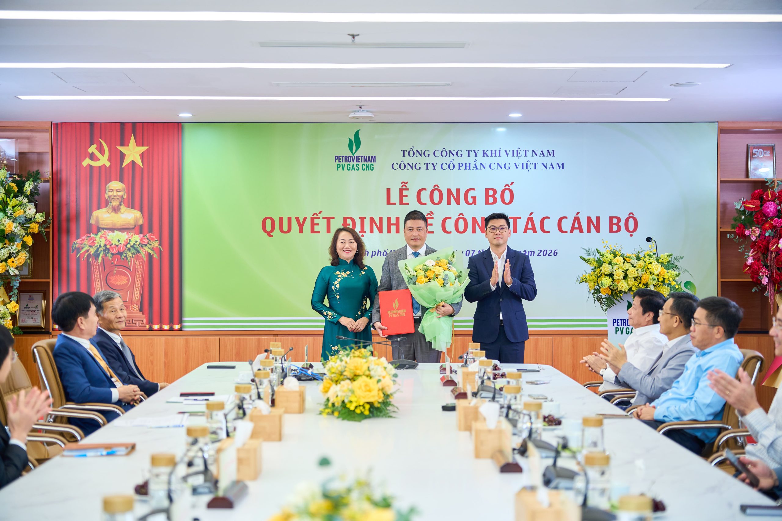 Ông Vũ Duy Đông – Giám đốc CTCP CNG Việt Nam nhận Quyết định bổ nhiệm