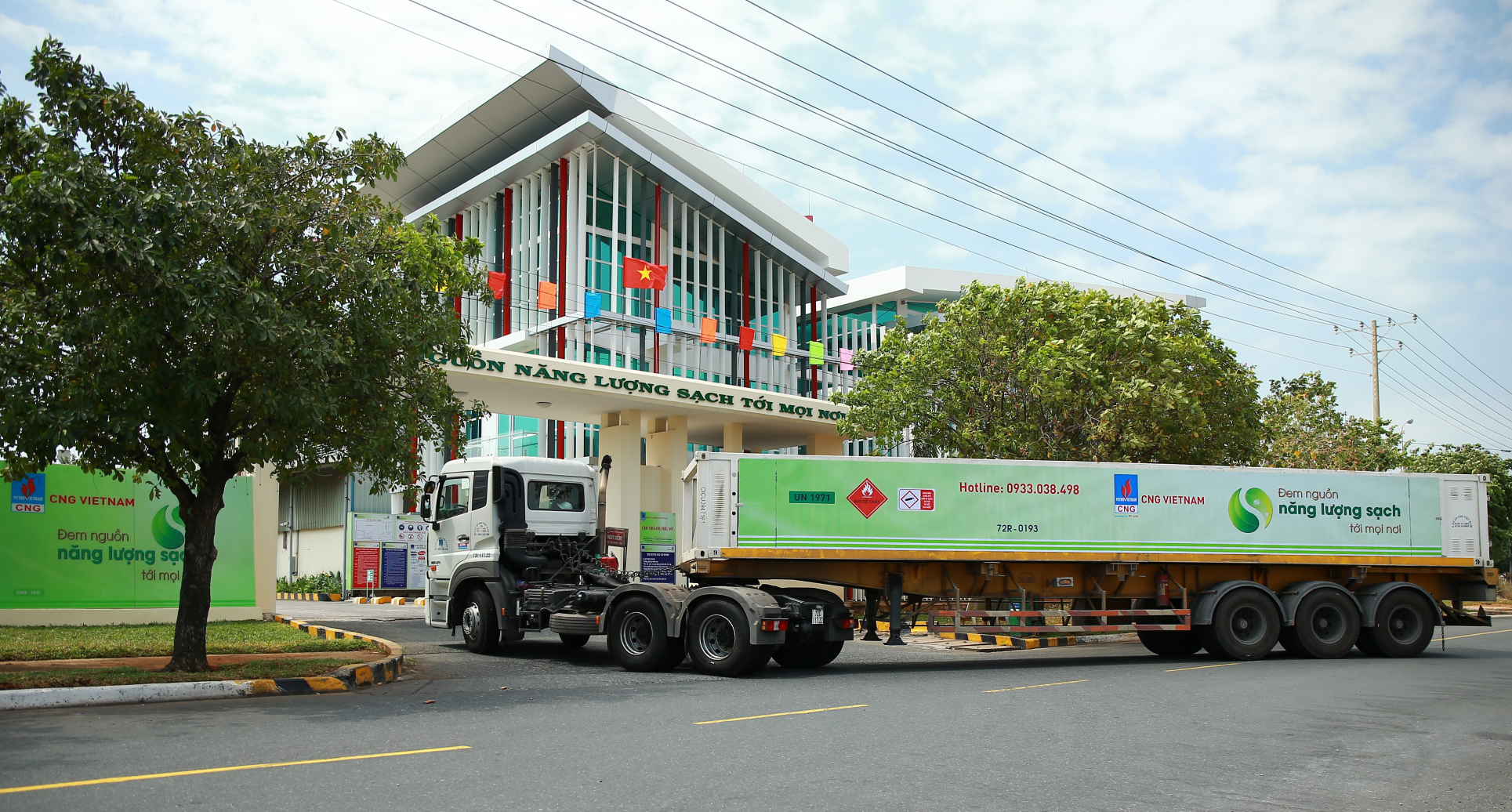 Nhà máy nén khí CNG tại miền Nam của CNG Việt Nam với công suất 350 triệu Sm3 khí/ năm