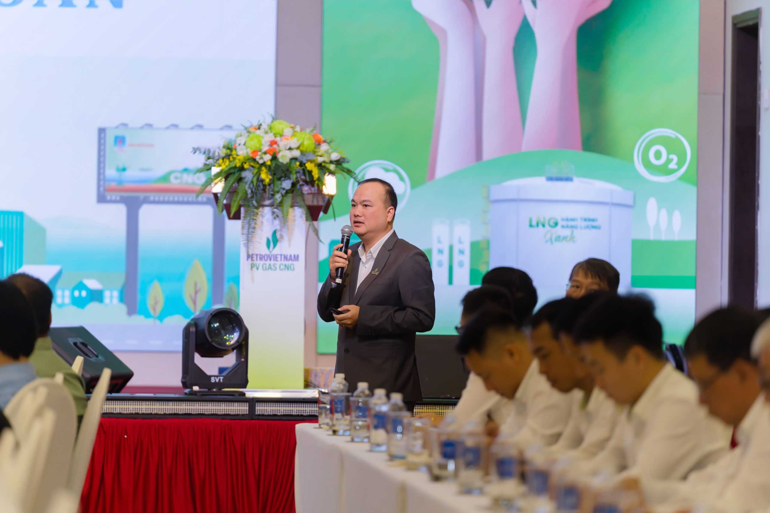  Ông Trần Phú Bình – Phó phụ trách Phòng KTAT trình bày bài tham luận về chủ đề MOC