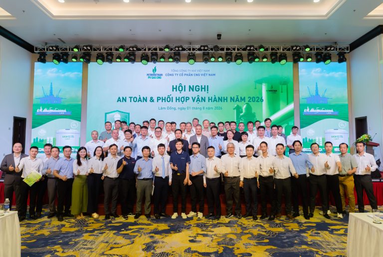 Các đại biểu chụp hình kỷ niệm kết thúc Hội nghị An toàn và Phối hợp vận hành năm 2026