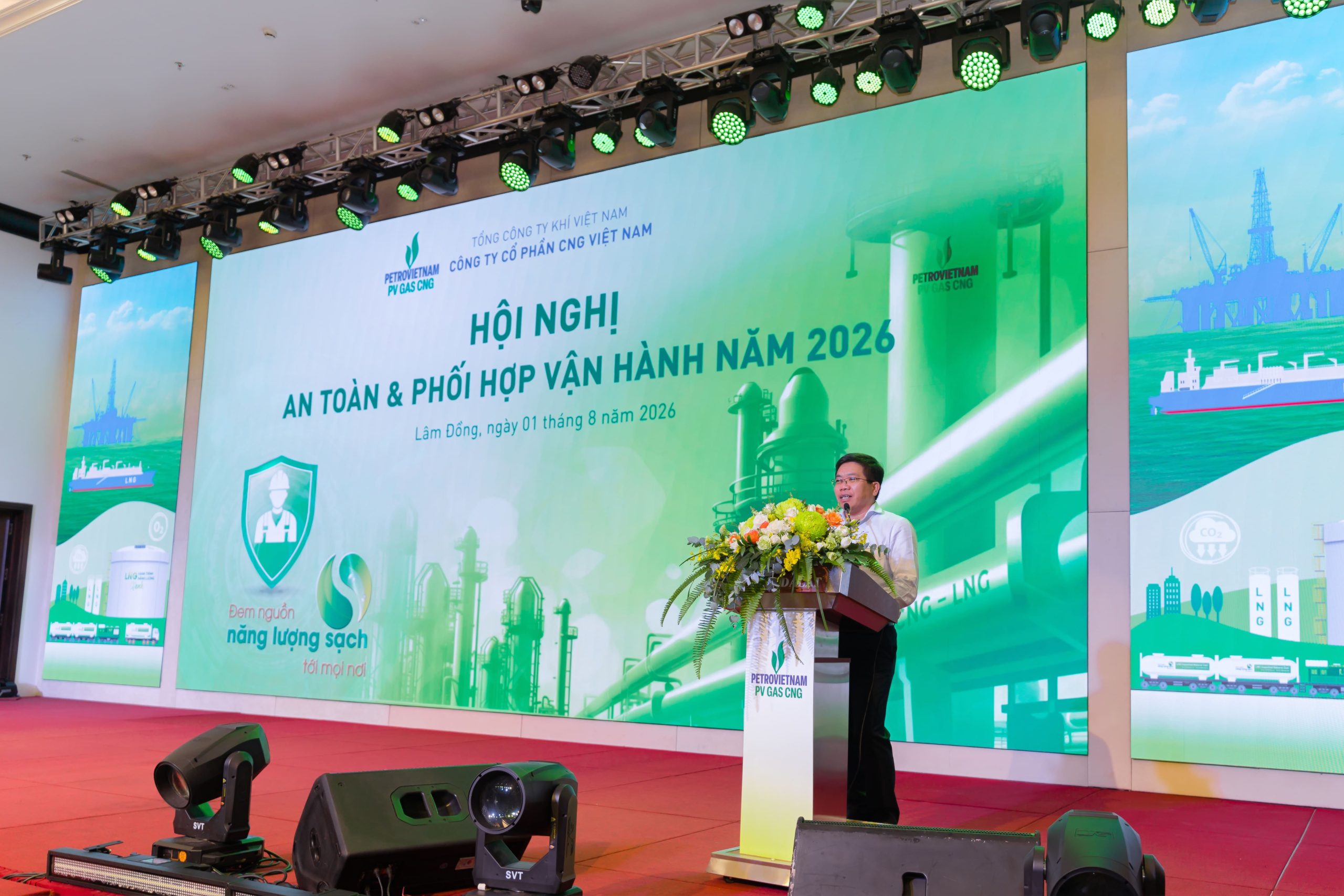 Ông Trịnh Văn Khiêm - Ủy viên HĐQT Tổng Công ty khí Việt Nam, Chủ tịch Hội đồng quản trị Công ty Cổ phần CNG Việt Nam phát biểu tại Hội nghị